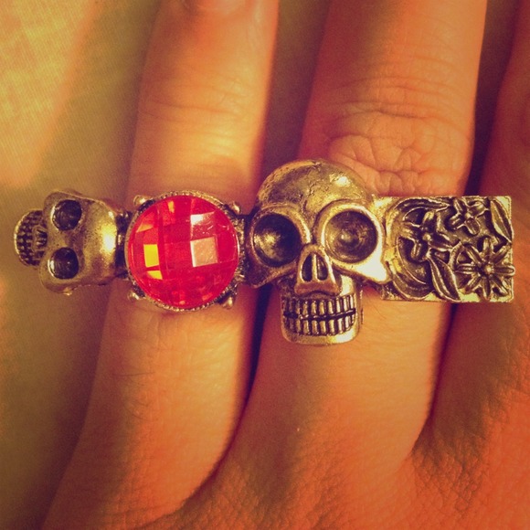 Skull ring