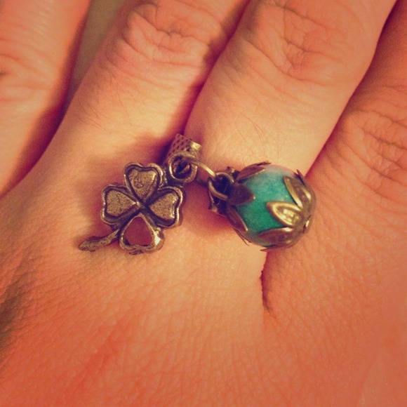 4 leaf clover leather ring