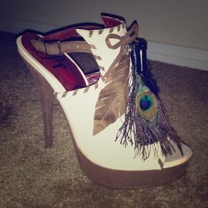 PR💋MISE Faux leather Peacock feather accent