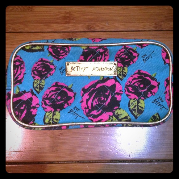 ❌SOLD❌Betsey Johnson Makeup Bag