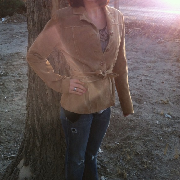 🌟Real suede in camel. Super soft! 🌟 - Picture 2 of 3