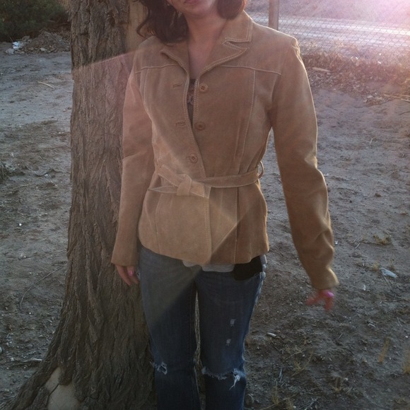 🌟Real suede in camel. Super soft! 🌟 - Picture 3 of 3