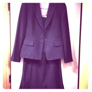 Classy 3-Piece Grey/Pink pinstripe TAHARI Suit
