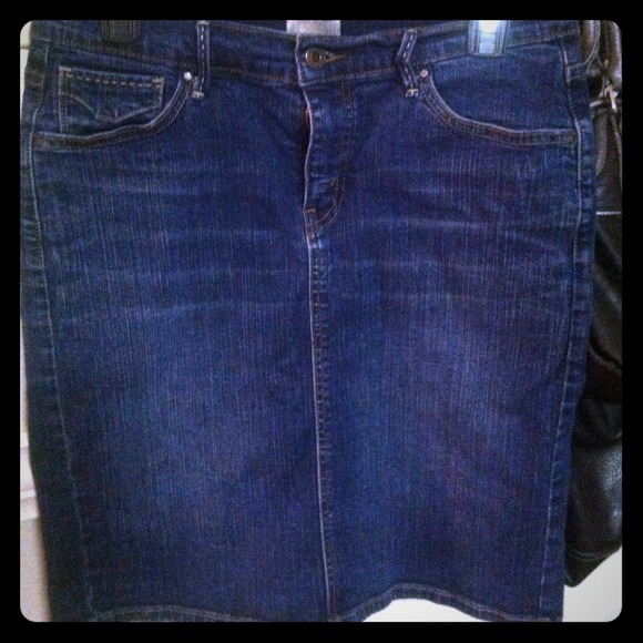 Levi jean skirt