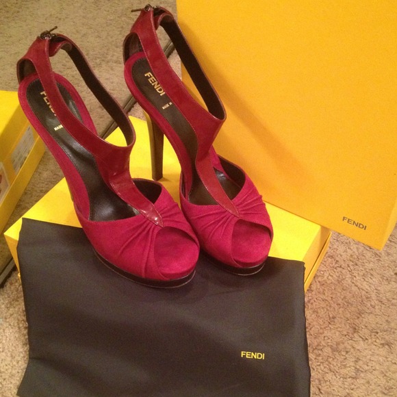 ✋At Consignment✋ Authentic Fendi "T-Strap" Heels