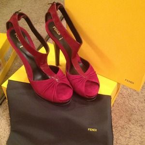 ✋At Consignment✋ Authentic Fendi "T-Strap" Heels