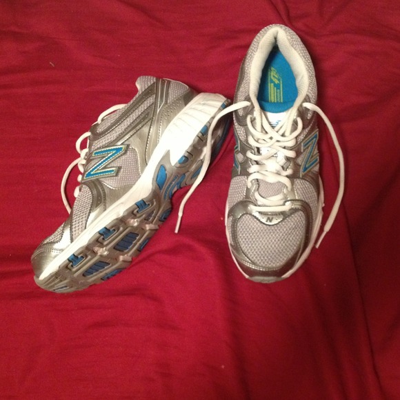 NEW BALANCE running shoes. #470