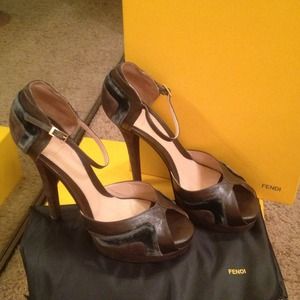 ✋At Consignment✋ Gray Fendi Peeptoes Heels