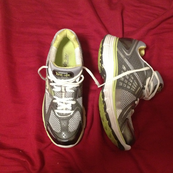 SKECHERS TONE-UPS