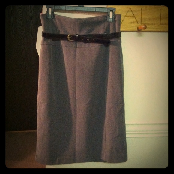 High waisted gray skirt