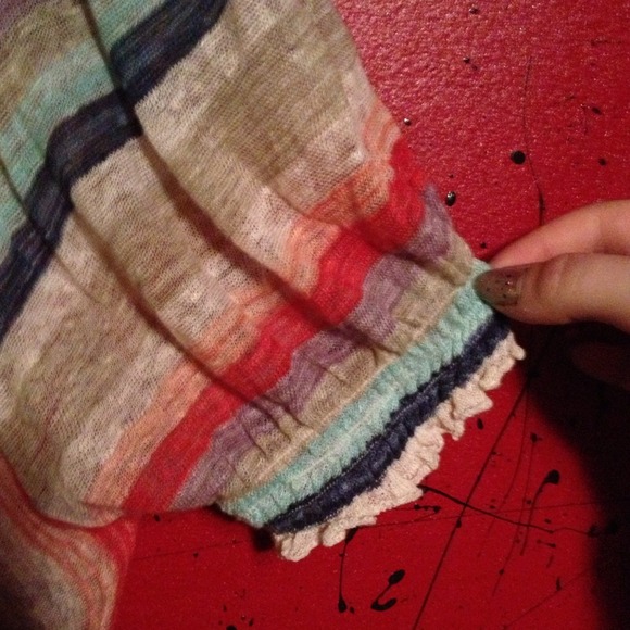 🎉REDUCED! Super Cute See-Through Flowy Top - Picture 3 of 4