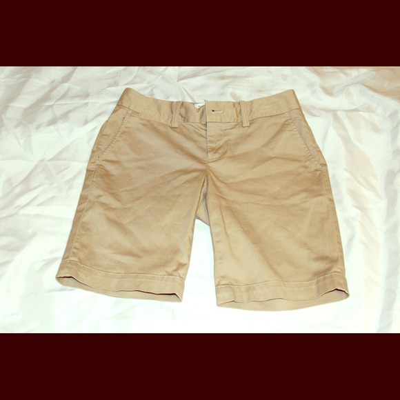 Banana Republic khaki stretch petite short