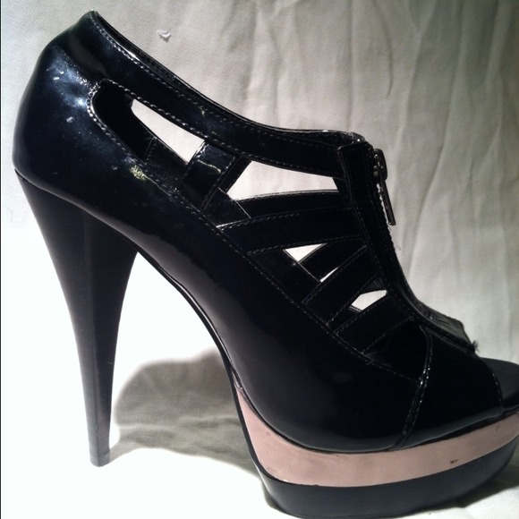 BCBG Platform BL/SILVER ZIP UP PLATFORMS SZ 6 1/2