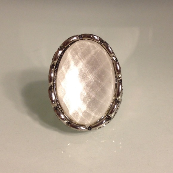 LAST ONE!! CLEAR STONE SILVER RING - Picture 4 of 4