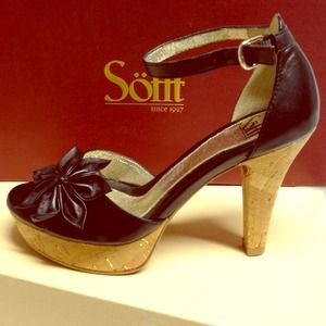 Beautiful black high heels!! Size 7
