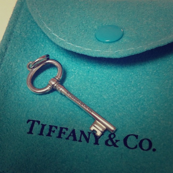 REDUCEDTiffany oval key, box,and pouch. Authentic.