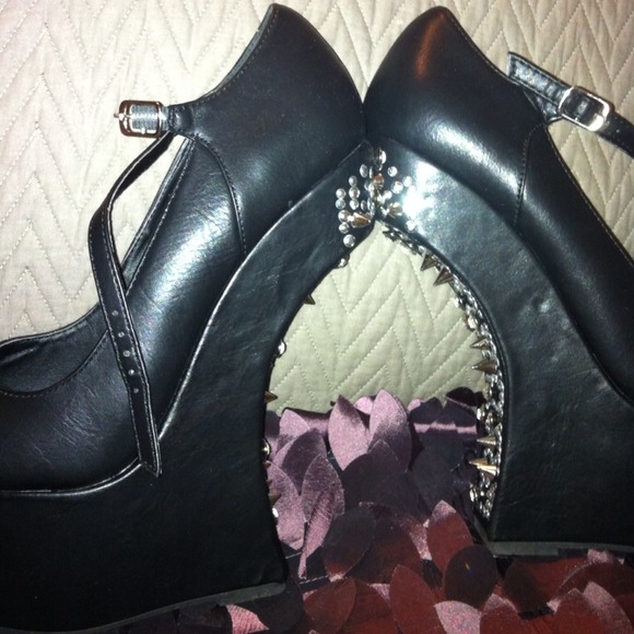 Heelless Shoes / Donated - Picture 4 of 4