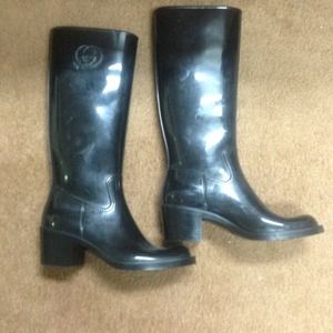 Legit Gucci boots only worn twice..size 39