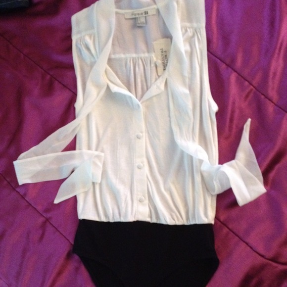 🔅Reserved🔅black and white tie front bodysuit
