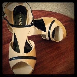 Sexy retro-inspired ShoeDazzle heels.