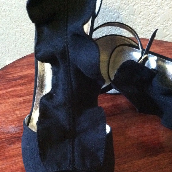 Hot Heels! - Picture 2 of 3