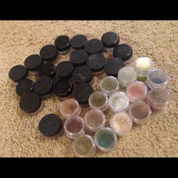 35 authentic Mac pigments