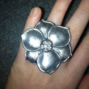 💖💎gorgeous flower statement ring!