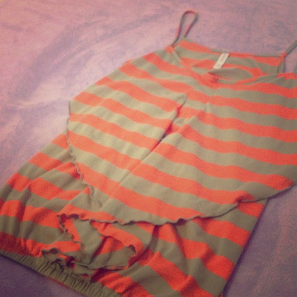 🚫SOLD🚫 - Cute, Fun Stingray Tank.