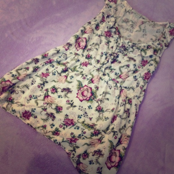 🚫SOLD🚫 - Cute Floral Ruffle Top.