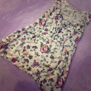 🚫SOLD🚫 - Cute Floral Ruffle Top.