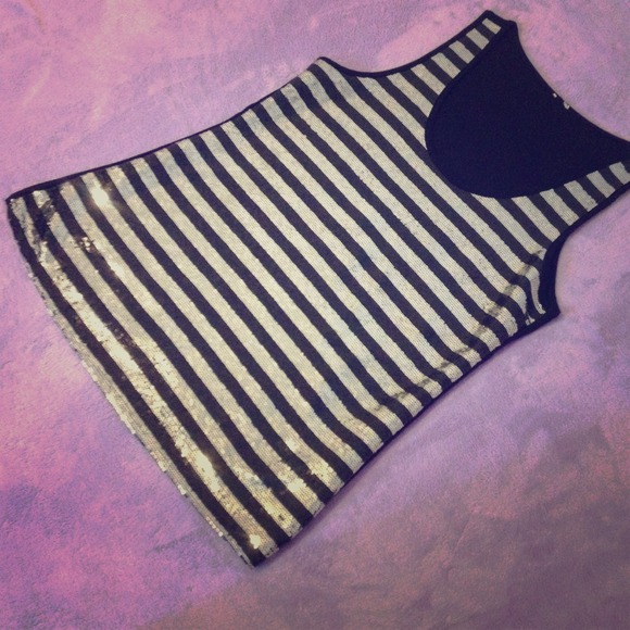 🚫SOLD🚫 - Silver and Black Glitter Top.