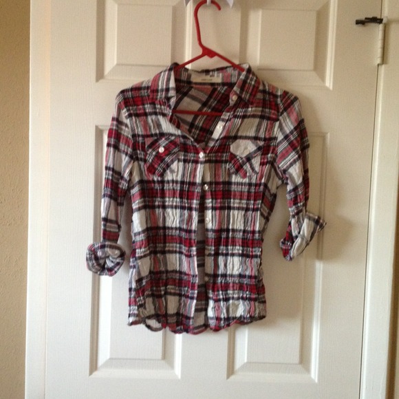 ❌Sold❌Plaid button up shirt. Never worn