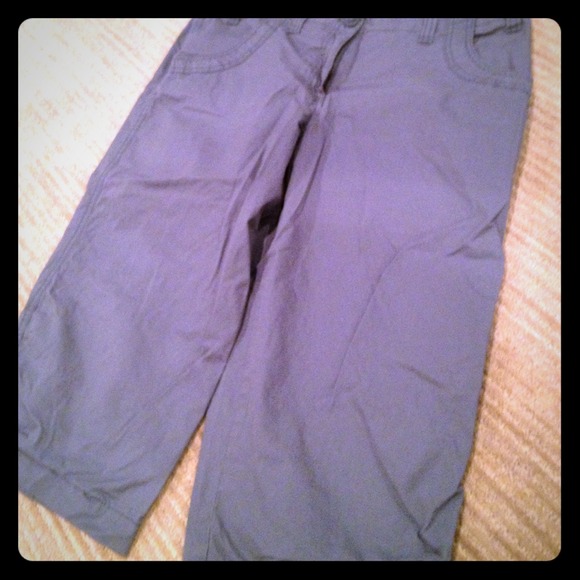 SOLD!! Izod casual capris - Picture 1 of 2