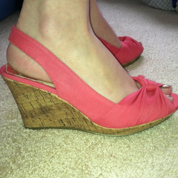 ⏬⏬Coral canvas wedge. - Picture 2 of 4
