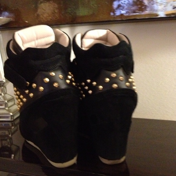 🚫SOLD🚫WEDGE SNEAKERS 👟 - Picture 4 of 4