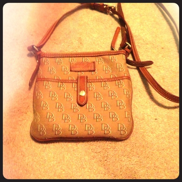 Dooney and Bourke AUTHENTIC side bag