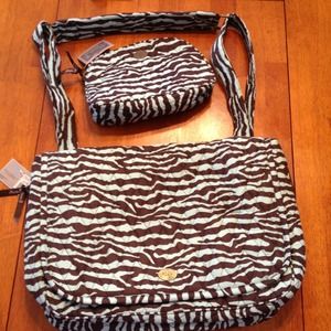 VB look alike!messenger bag w/free cosmetic clutch