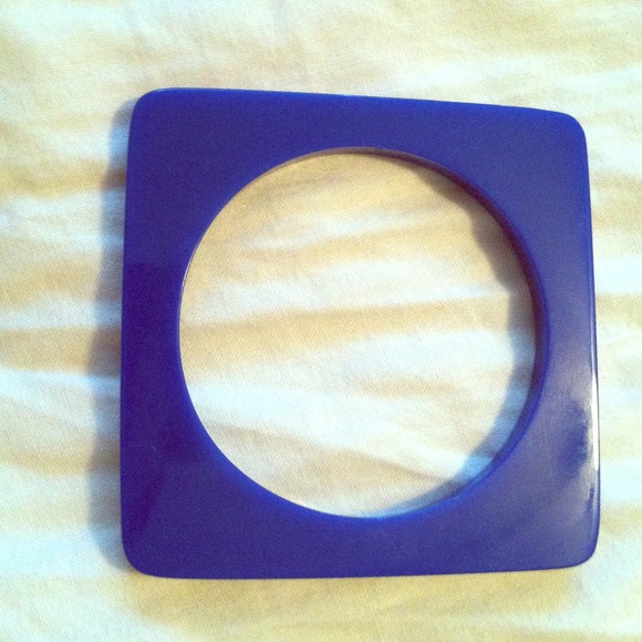 Thin square bangle