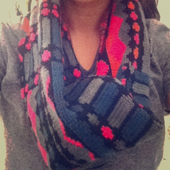 Abstract circle scarf