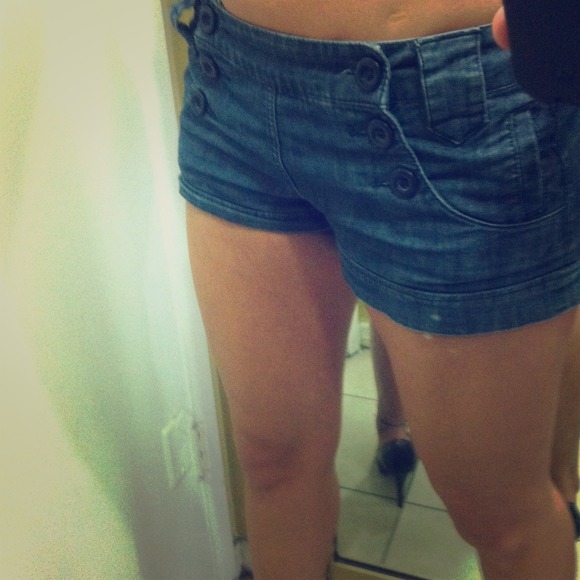 Size M denim shorts