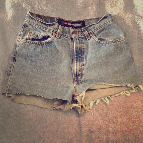 RESERVED Highwaisted denim shorts