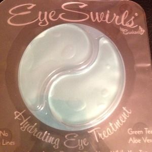 Tanning eye treatment