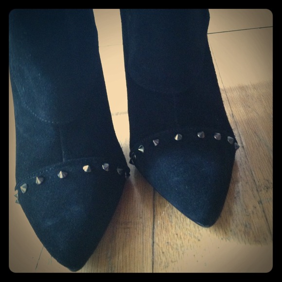 MARK DOWN❗Steve Madden Suede Studded Booties