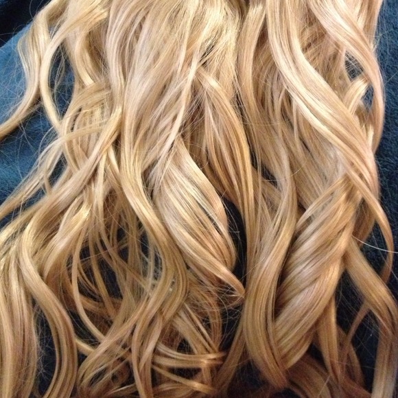 ❤Sold. Synthetic curly blonde extensions
