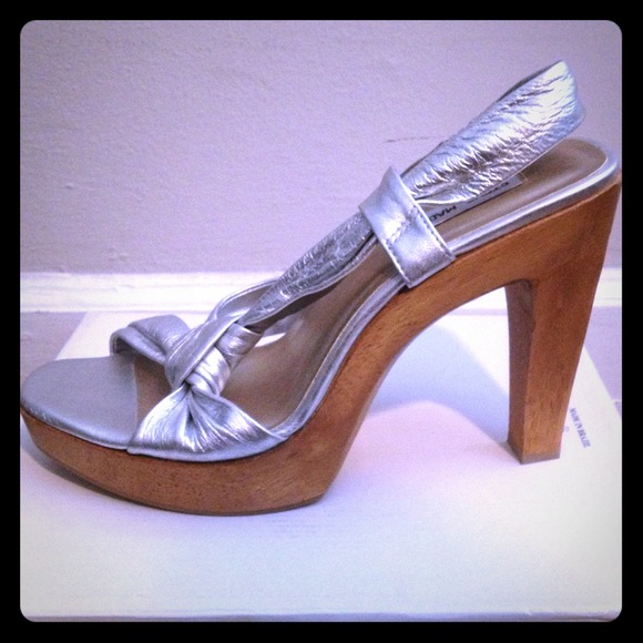 NEW Steve Madden Flyish Silver Leather Sandals