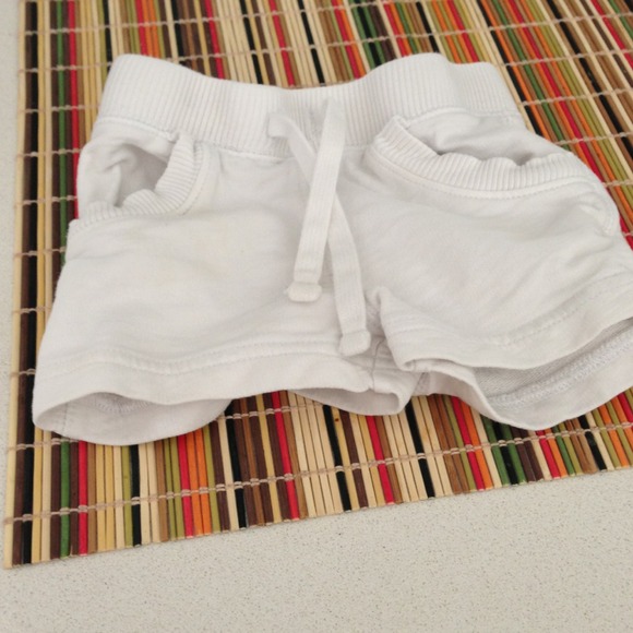 🚫Traded!!🚫 girls white cotton stretchy shorts