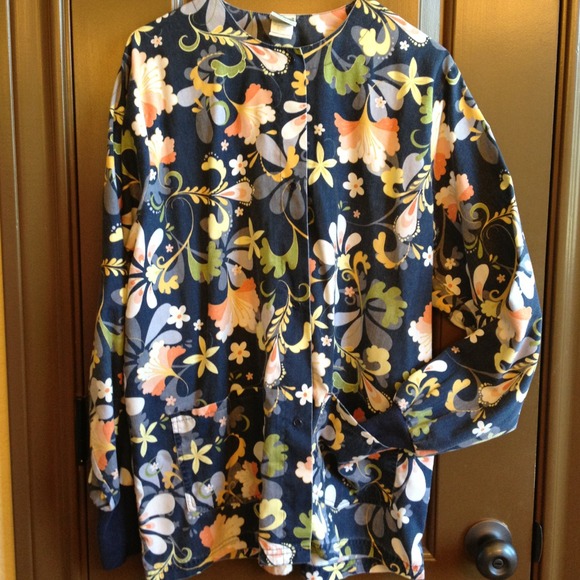 Previously loved scrub jacket