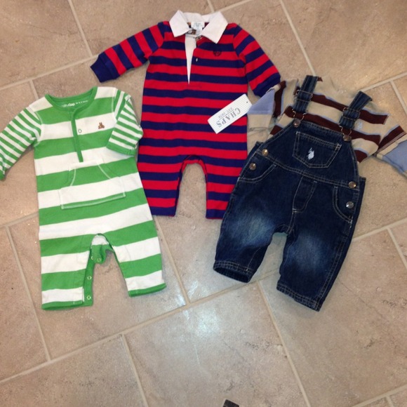 **Sold**Bundled 3 Boys Baby Outfits 0-3m - Picture 1 of 4