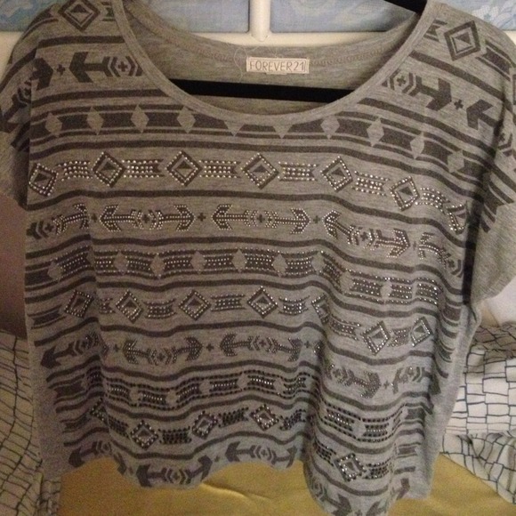 🚫SOLD🚫Gray tribal tee