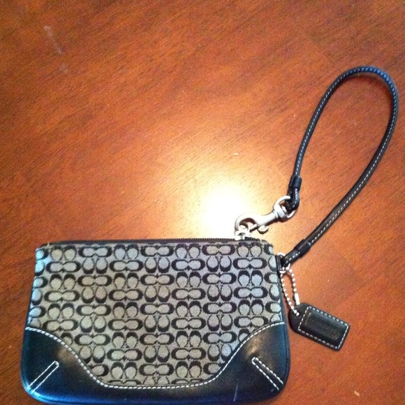 🚫SOLD🚫Authentic Coach small wrislet